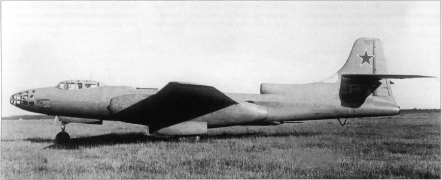 Tupolev tu-14  prototype 73 three engines.JPG