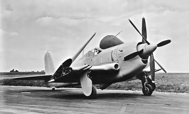 curtiss-xf14c-2-wings-folded.jpg