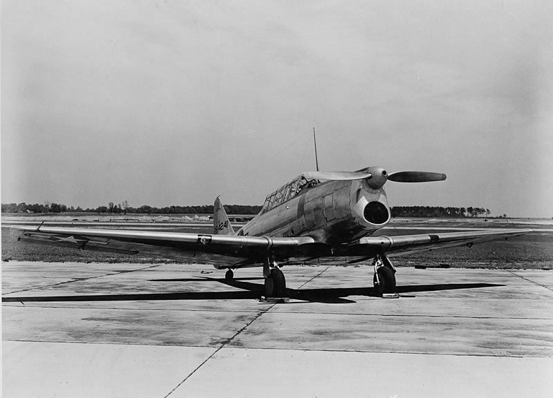 XAT-6E_Texan_at_NAS_Patuxent_River_in_May_1945.jpg